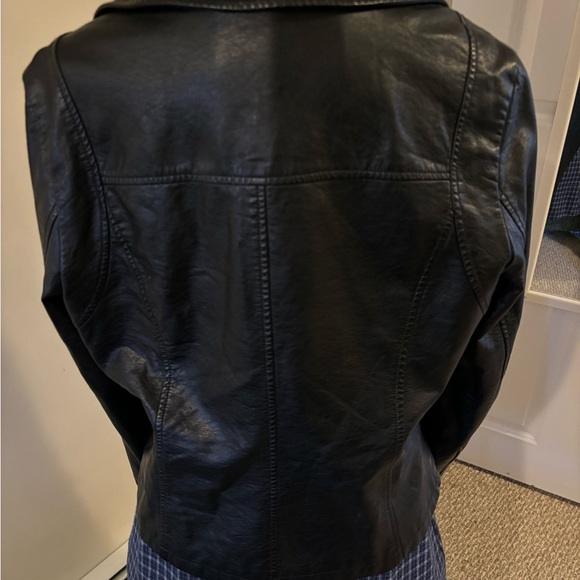 Black Leather Motorcycle Jacket - Picture 2 of 10